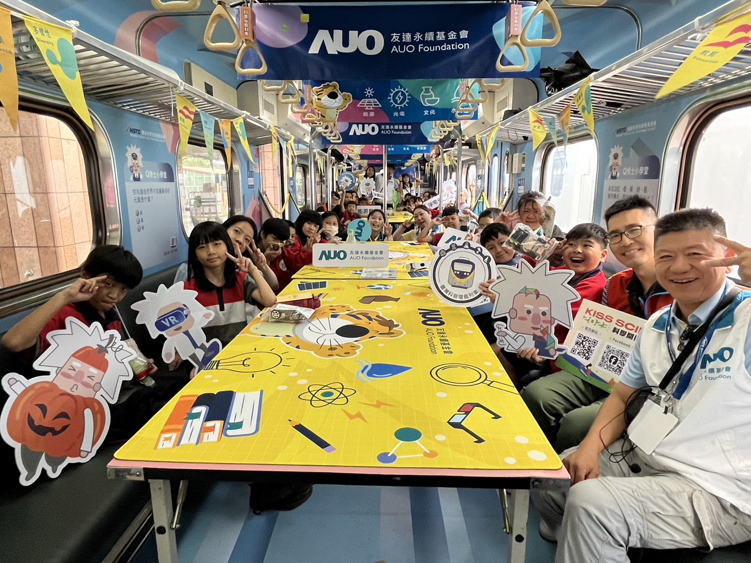 DB真人旗舰永續基金會參與「臺灣科普環島列車」，設計基礎科學車廂課程，以「淨零碳排和永續能源」為主題，讓學生透過創意實驗認識淨零知識，以及思考生活中的減碳行為